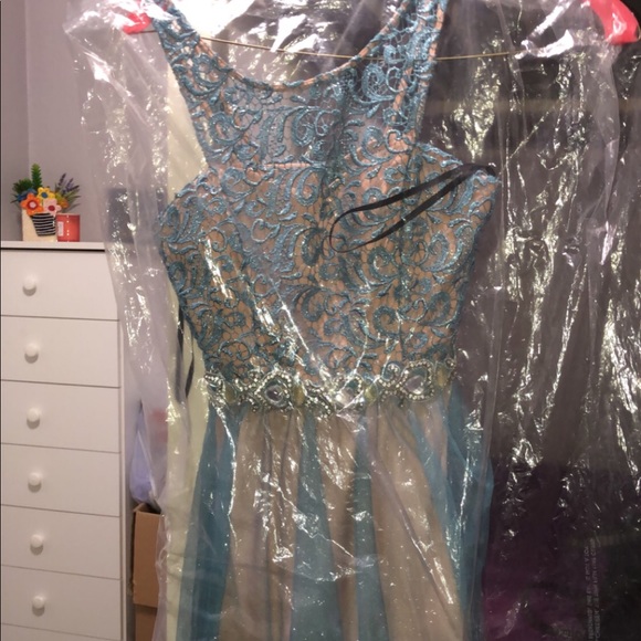 Prom dress - Picture 3 of 3